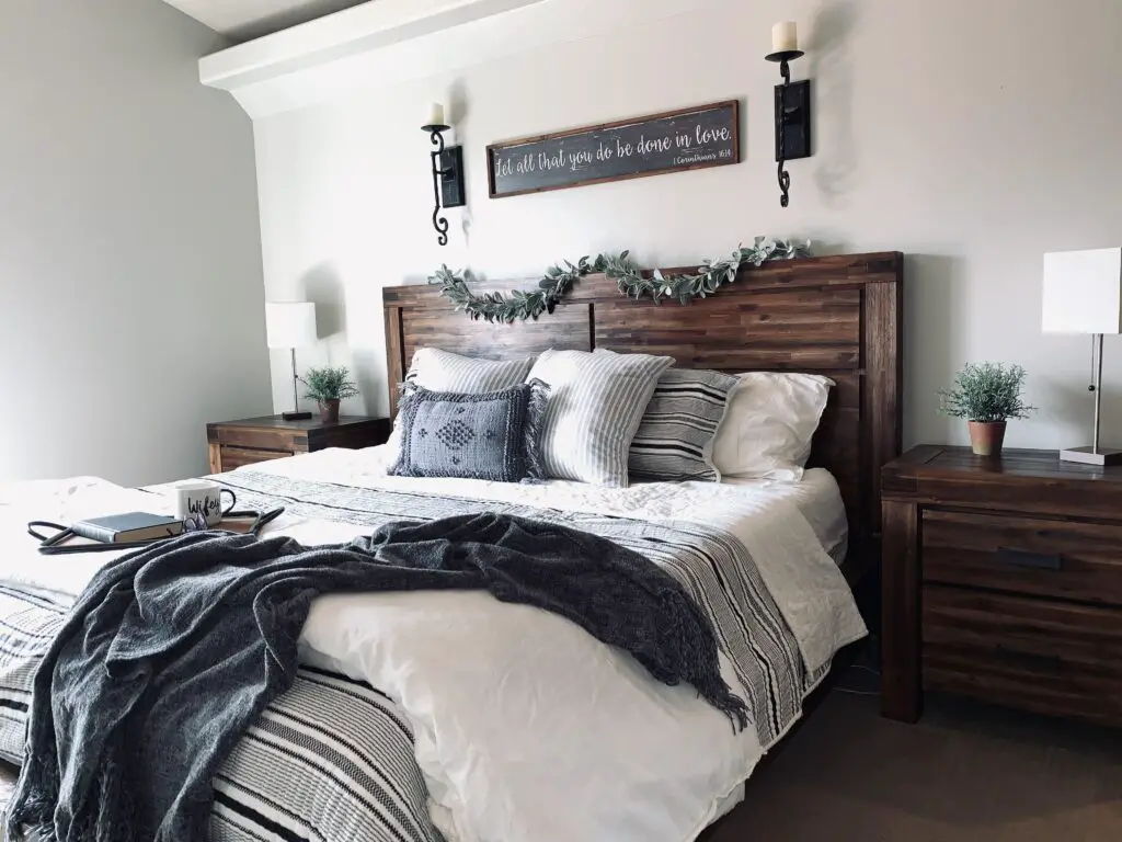 Makeover Your Bedroom - JULIE PETERSON - Simple Redesign: MASTER BEDROOM MAKEOVER - If you have a few days up your sleeve, it's time to break out some paint and transform your bedroom from.